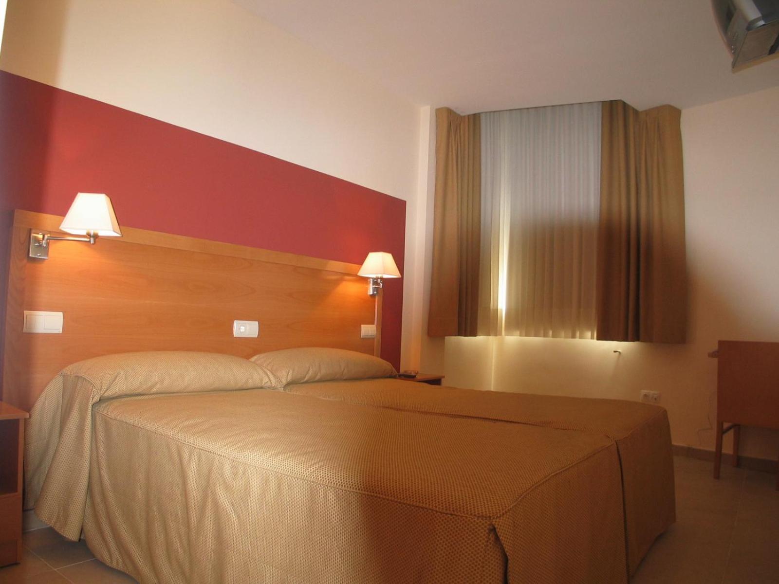 Hostal Ciudad De Caparra Carcaboso Bilik gambar