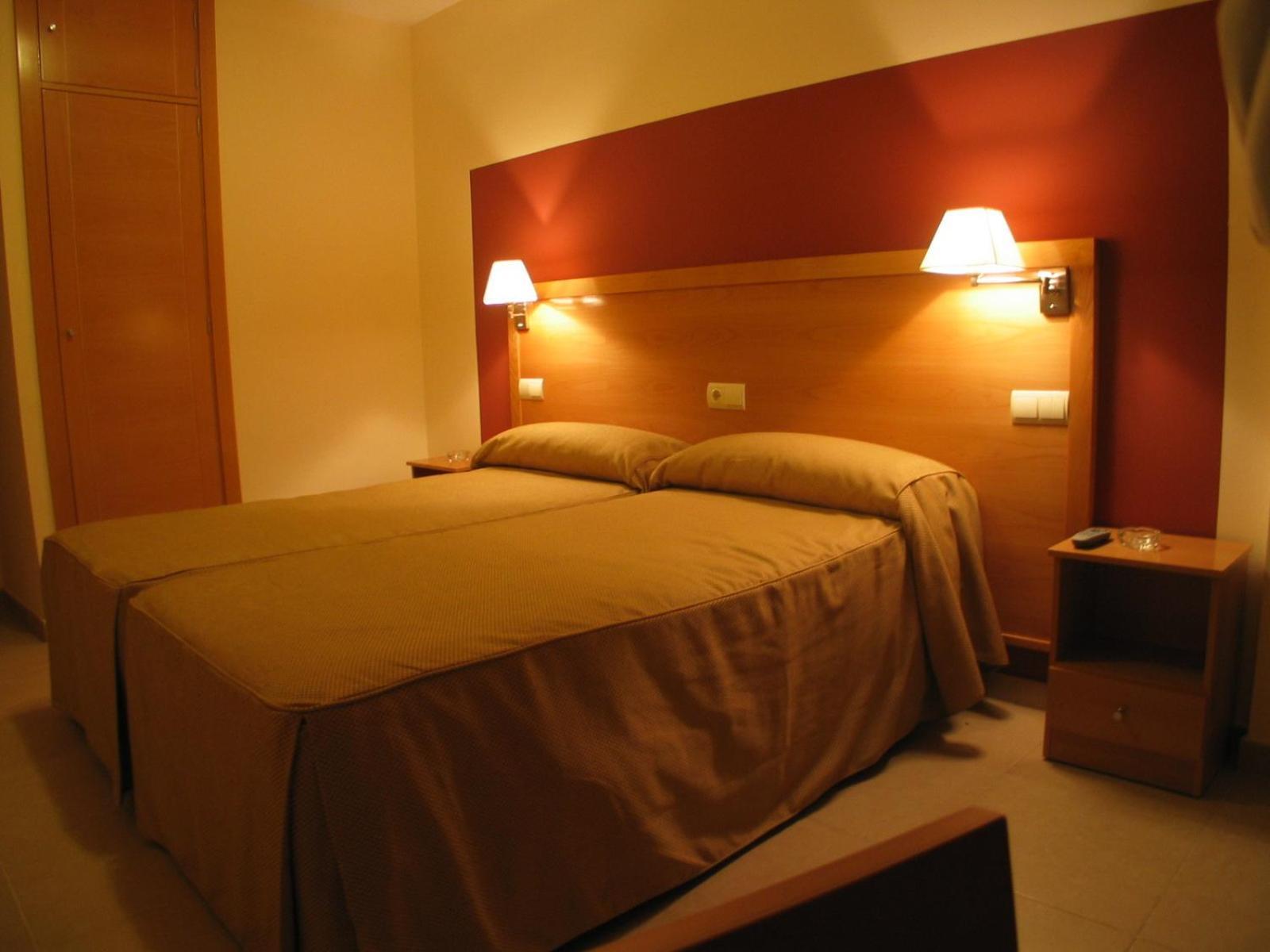 Hostal Ciudad De Caparra Carcaboso Bilik gambar