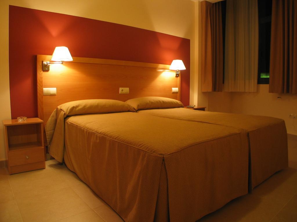 Hostal Ciudad De Caparra Carcaboso Bilik gambar